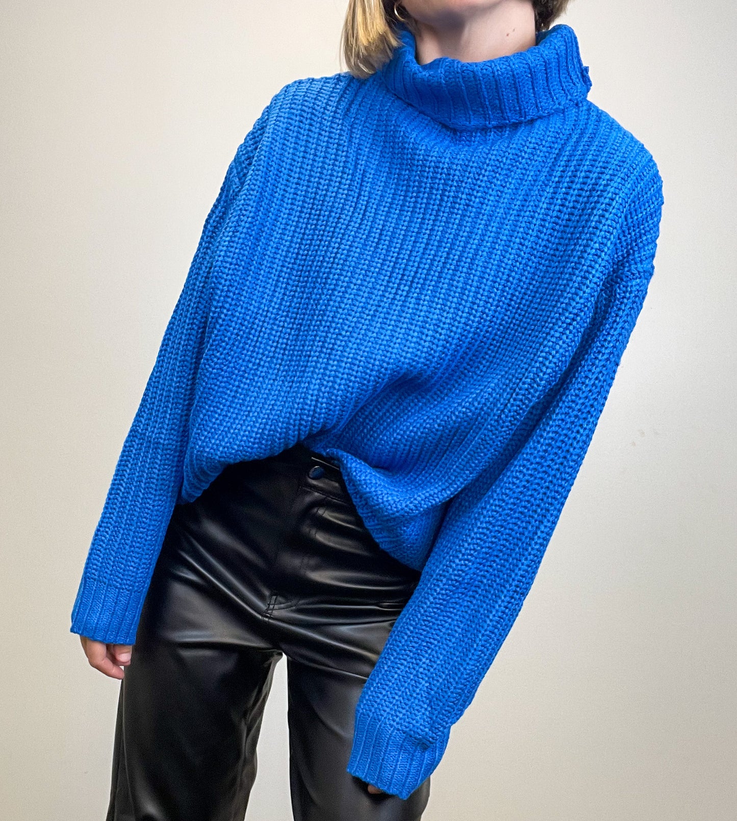 Zae oversized knit turtleneck