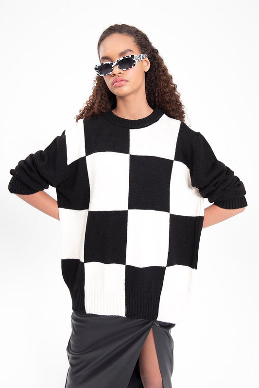 Checkered black and white pullover